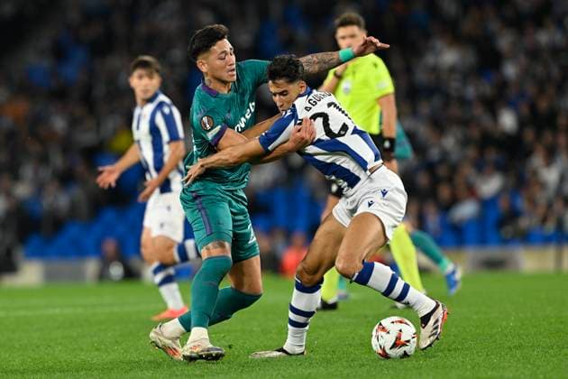 Real Sociedad v RSC Anderlecht - UEFA Europa League SAN SEBASTIAN, SPAIN - OCTOBER 03 : Vazquez Luis forward of Anderlecht and Aguerd Nayef defender of Real Sociedad during the UEFA Europa League phase matchday 2 match between Real Sociedad and RSC Anderlecht on October 3, 2024 in San Sebastian, Spain, 03 10 2024 San Sebastian Spain  Copyright: xDhax