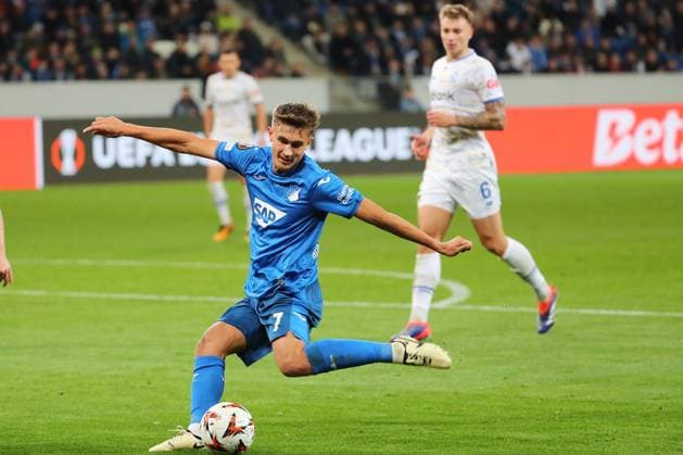 03 10 2024, xtvx, Football UEFA Europa League, TSG 1899 Hoffenheim Dynamo Kiev emspor, v l Tom Bischof TSG 1899 Hoffenheim Torschuss, has a shot on goal DFL DFB REGULATIONS PROHIBIT ANY USE OF PHOTOGRAPHS as IMAGE SEQUENCES and or QUASI VIDEO Sinsheim