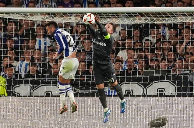 Real Sociedad s Jon Aramburu and Anderlecht s goalkeeper Colin Coosemans fight for the ball during a soccer match between Belgian team RSC Anderlecht and Spanish team Real Sociedad, Thursday 03 October 2024 in San Sebastian, Spain, on the second day of the UEFA Europa League tournament. JOMAxGARCIAxIxGISBERT  x101877663x