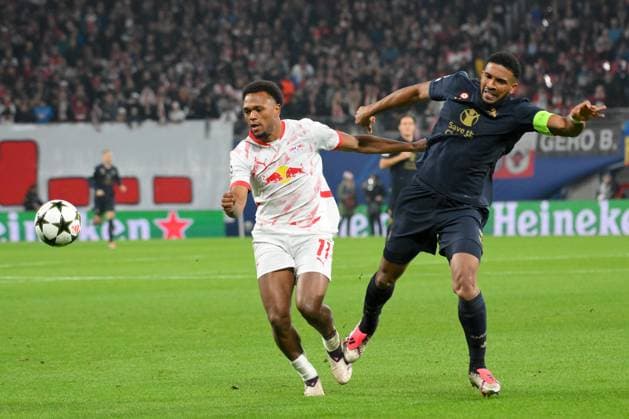 duel between Lois Openda RB Leipzig left and Bremer Juventus Turin right, who is then substituted injured GER, RB Leipzig vs Juventus Turin, Football, UEFA Champions League, Matchday 2, Season 2024 2025, 02 10 2024 GER, RB Leipzig vs Juventus Turin, Football, UEFA Champions League, Matchday 2, Season 2024 2025, 02 10 2024 Leipzig Copyright: xEibner-Pressefoto BertxHarzerx EP_BHR