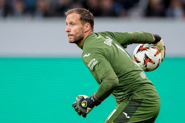 Oliver Baumann Goalkeeper, Hoffenheim, 1 , on the ball, single image, single photo, action, action, 03 10 2024, Sinsheim Germany , Football, UEFA Europa League, group stage, TSG 1899 Hoffenheim Dynamo Kiev, REGULATIONS PROHIBIT ANY USE OF PHOTOGRAPHS AS IMAGE SEQUENCES AND OR QUASI VIDEO xozx