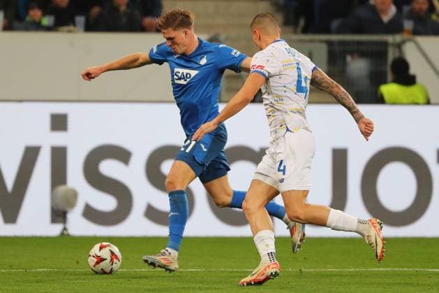 03 10 2024, xtvx, Football UEFA Europa League, TSG 1899 Hoffenheim Dynamo Kiev emspor, v l Zweikampf, Duell, duel, tackle, compete Marius Buelter TSG 1899 Hoffenheim Denys Popov FC Dynamo Kyiv DFL DFB REGULATIONS PROHIBIT ANY USE OF PHOTOGRAPHS as IMAGE SEQUENCES and or QUASI VIDEO Sinsheim