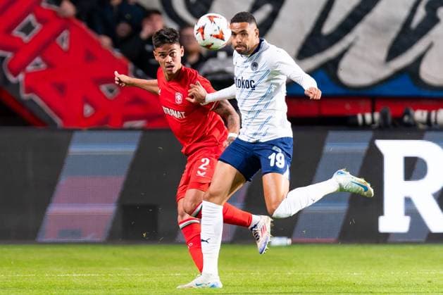 2024-10-03 FC Twente v Fenerbahce SK - UEFA Europa League 2024 25 League Phase MD2 ENSCHEDE, NETHERLANDS - OCTOBER 3: Mees Hilgers of FC Twente battles for the ball with Youssef En-Nesyri of Fenerbahce SK during the UEFA Europa League 2024 25 League Phase MD2 match between FC Twente and Fenerbahce SK at Grolsch Veste on October 3, 2024 in Enschede, Netherlands. (Photo by Joris Verwijst BSR Agency) Enschede Netherlands Content not available for redistribution in The Netherlands directly or indirectly through any third parties. Copyright: xBSRxAgencyx