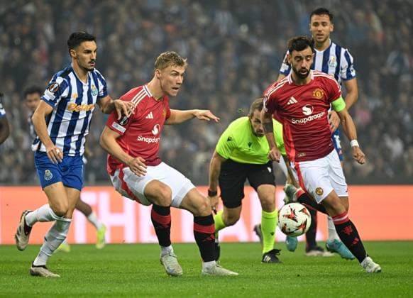 Rasmus Hojlund of Manchester United, ManU in action Porto v Manchester United, UEFA Europa League, Group Stage, Football, Estadio do Dragao, Porto, Portugal, 03 Oct 2024 EDITORIAL USE ONLY No use with unauthorised audio, video, data, fixture lists, club league logos or live services. Online in-match use limited to 120 images, no video emulation. No use in betting, games or single club league player publications. Copyright: xZedxJameson Shutterstockx 14750815cd