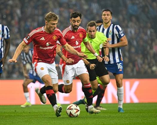 Sport Bilder des Tages Rasmus Hojlund of Manchester United, ManU in action Porto v Manchester United, UEFA Europa League, Group Stage, Football, Estadio do Dragao, Porto, Portugal, 03 Oct 2024 EDITORIAL USE ONLY No use with unauthorised audio, video, data, fixture lists, club league logos or live services. Online in-match use limited to 120 images, no video emulation. No use in betting, games or single club league player publications. Copyright: xZedxJameson Shutterstockx 14750815cb