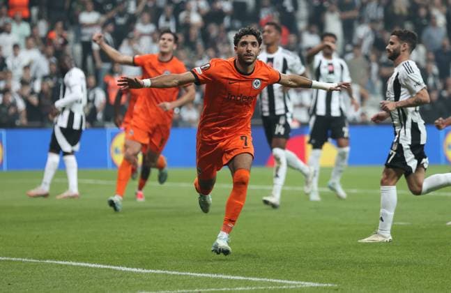03 10 2024, Football UEFA Europa League, Besiktas JK Istanbul Eintracht Frankfurt, emonline, emspor, v l , Goal celebration, celebrate the goal by Omar Marmoush Eintracht Frankfurt , Goal celebration, celebrate the goal DFL DFB REGULATIONS PROHIBIT ANY USE OF PHOTOGRAPHS AS IMAGE SEQUENCES AND OR QUASI VIDEO xdcx Copyright: HMBxMedia