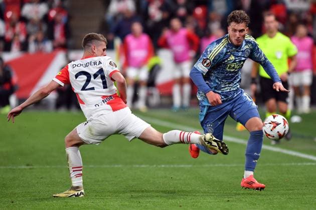 October 3, 2024, Prague, Czech Republic: Slavias DAVID DOUDERA (L) duels for the ball with Ajax s MIKA GODTS (R) at Eden Stadion during Round 2, of the UEFA Europa League, at October 3, 2024, in Prague in the Czech Republic. Prague Czech Republic - ZUMAr156 20241003_aap_r156_007 Copyright: xSlavekxRutax