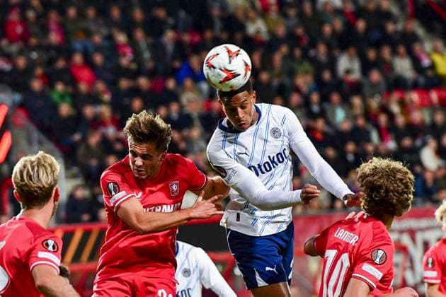 ENSCHEDE, 03-10-2024 , Stadium de Grolsch Veste, football, UEFA Europa League, season 2024 2025, during the match FC Twente - Fenerbahce, Fenerbahce player Jayden Oosterwolde and FC Twente player Bart van Rooij Twente - Fenerbahce  x26383302x Copyright: