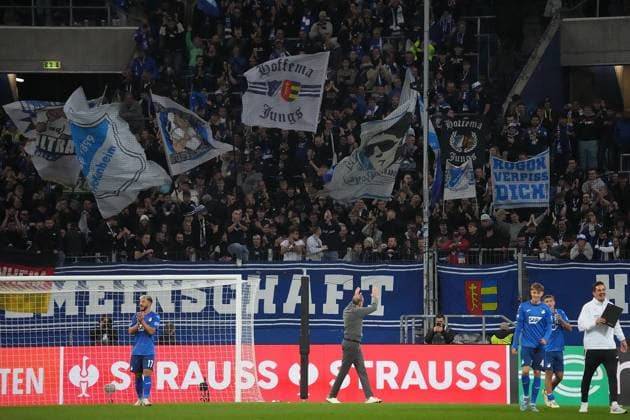 GER, 1 FBL, TSG 1899 Hoffenheim vs Werder Bremen 03 10 2024, PreZero Arena, Sinsheim, GER, 1 FBL, TSG 1899 Hoffenheim vs Werder Bremen , in the picture coach Pellegrino Matarazzo Hoffenheim is celebrated by the fans present nordphotoxGmbHx xBratic nph00250