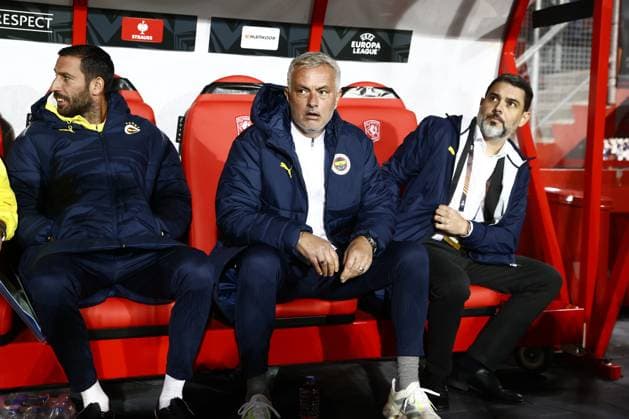 ENSCHEDE - Fenerbahce SK trainer coach Jose Mourinho during the UEFA Europa League match between FC Twente and Fenerbahce at Stadion De Grolsch Veste on Oct. 3, 2024 in Enschede, Netherlands. ANP VINCENT JANNINK UEFA Europa League match day 2 2024 25 xVIxANPxSportx xxANPxIVx 510023542 originalFilename: 510023542.jpg