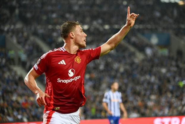 Rasmus Hojlund of Manchester United, ManU celebrates scoring to make it 0-2 Porto v Manchester United, UEFA Europa League, Group Stage, Football, Estadio do Dragao, Porto, Portugal, 03 Oct 2024 EDITORIAL USE ONLY No use with unauthorised audio, video, data, fixture lists, club league logos or live services. Online in-match use limited to 120 images, no video emulation. No use in betting, games or single club league player publications. Copyright: xZedxJameson Shutterstockx 14750815ck