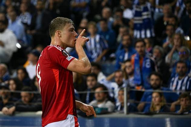 Rasmus Hojlund of Manchester United, ManU celebrates scoring to make it 0-2 Porto v Manchester United, UEFA Europa League, Group Stage, Football, Estadio do Dragao, Porto, Portugal, 03 Oct 2024 EDITORIAL USE ONLY No use with unauthorised audio, video, data, fixture lists, club league logos or live services. Online in-match use limited to 120 images, no video emulation. No use in betting, games or single club league player publications. Copyright: xZedxJameson Shutterstockx 14750815cq