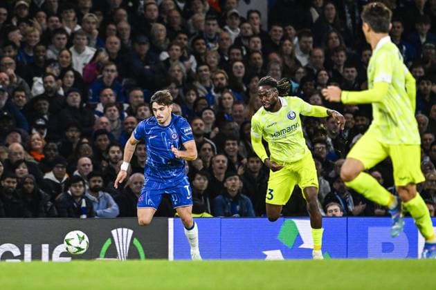 Chelsea s Pedro Neto and Gent s Jordan Torunarigha pictured in action during a soccer match between British team Chelsea FC and Belgian team KAA Gent, Thursday 03 October 2024 in London, for the opening day of the UEFA Conference League tournament. TOM GOYVAERTS TomxGoyvaerts  x101880420x