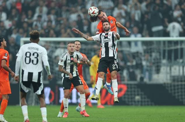 03 10 2024, Football UEFA Europa League, Besiktas JK Istanbul Eintracht Frankfurt, emonline, emspor, v l , Rafa Silva Besiktas JK , Arthur Theate Eintracht Frankfurt DFL DFB REGULATIONS PROHIBIT ANY USE OF PHOTOGRAPHS AS IMAGE SEQUENCES AND OR QUASI VIDEO xdcx Copyright: HMBxMedia