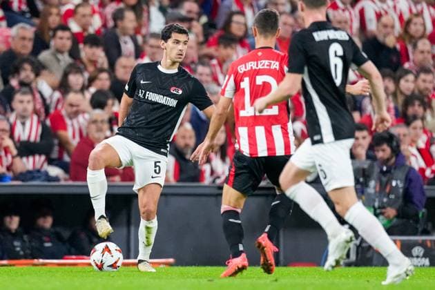 2024-10-03 Athletic Club v AZ - UEFA Europa League 2024 25 League Phase MD2 BILBAO, SPAIN - OCTOBER 3: Alexandre Penetra of AZ Alkmaar runs with the ball during the UEFA Europa League 2024 25 League Phase MD2 match between Athletic Club and AZ at Estadio de San MamÃ s on October 3, 2024 in Bilbao, Spain. Bilbao Estadio de San MamÃ s Spain Content not available for redistribution in The Netherlands directly or indirectly through any third parties. Copyright: xEdxvanxdexPolx