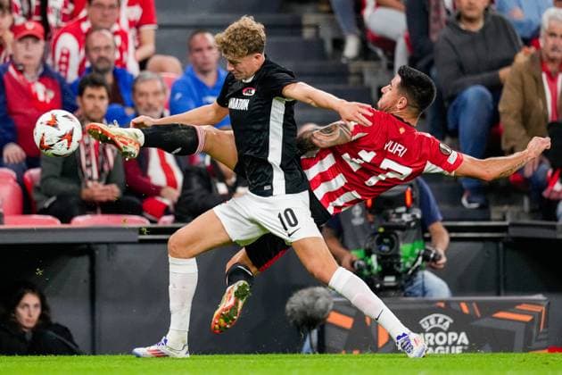 2024-10-03 Athletic Club v AZ - UEFA Europa League 2024 25 League Phase MD2 BILBAO, SPAIN - OCTOBER 3: Sven Mijnans of AZ Alkmaar battles for possession with Yuri Berchiche of Athletic Club during the UEFA Europa League 2024 25 League Phase MD2 match between Athletic Club and AZ at Estadio de San MamÃ s on October 3, 2024 in Bilbao, Spain. Bilbao Estadio de San MamÃ s Spain Content not available for redistribution in The Netherlands directly or indirectly through any third parties. Copyright: xEdxvanxdexPolx