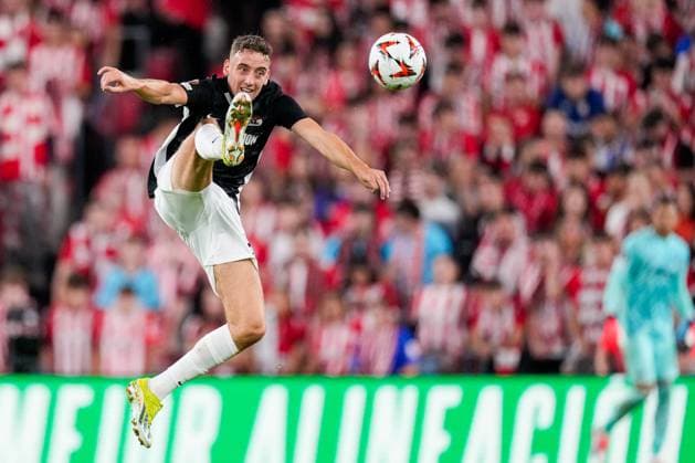 2024-10-03 Athletic Club v AZ - UEFA Europa League 2024 25 League Phase MD2 BILBAO, SPAIN - OCTOBER 3: Zico Buurmeester of AZ Alkmaar kicks the ball during the UEFA Europa League 2024 25 League Phase MD2 match between Athletic Club and AZ at Estadio de San MamÃ s on October 3, 2024 in Bilbao, Spain. Bilbao Estadio de San MamÃ s Spain Content not available for redistribution in The Netherlands directly or indirectly through any third parties. Copyright: xEdxvanxdexPolx
