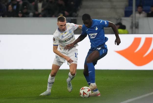GER, 1 FBL, TSG 1899 Hoffenheim vs Werder Bremen 03 10 2024, PreZero Arena, Sinsheim, GER, 1 FBL, TSG 1899 Hoffenheim vs Werder Bremen , in the picture Stanley Nsoki Hoffenheim , Vladyslav Vanat Kiev nordphotoxGmbHx xBratic nph00250