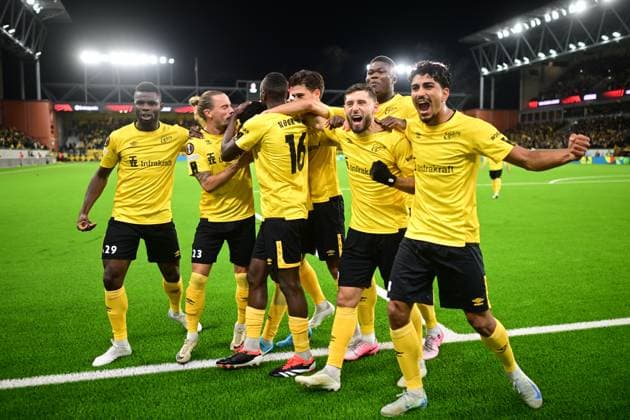 BORAS, SWEDEN 20241003 Elfsborgs Michael Baidoo 3rdL, partly hidden celebrates with team mates after scoring a penalty during the UEFA Europa League soccer match between IF Elfsborg and AS Roma at Boras Arena in Boras, Sweden, on Oct 3, 2024 BORAS SWEDEN x9200x  Copyright: xBjörnxLarssonxRosvall TTx SWEDEN SOCCER EUROPA LEAGUE ELFSBORG-ROMA