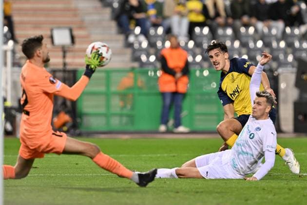 241002 Royale Union Saint-Gilloise vs FK Bodo Glimt Ross Sykes (26) of Union shooting towards goal during the Europa League matchday 2 in the league phase game in the 2024-2025 season between Royale Union Saint-Gilloise and FK Bodo Glimt on October 3 , 2024 in Brussels, Belgium. (Photo by David Catry Isosport ) BRUSSELS BELGIUM  Copyright: xx 482599