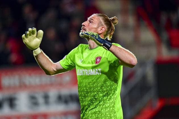 ENSCHEDE, 03-10-2024 , Stadium de Grolsch Veste, football, UEFA Europa League, season 2024 2025, during the match FC Twente - Fenerbahce, FC Twente goalkeeper Lars Unnerstall Twente - Fenerbahce  x26383837x Copyright:
