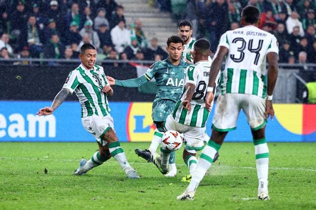 Brennan Johnson of Tottenham Hotspur scores their sides second goal Ferencvaros v Tottenham Hotspur, UEFA Europa League, Group Stage, Football, Groupama Arena, Budapest, Hungary, 03 Oct 2024 EDITORIAL USE ONLY No use with unauthorised audio, video, data, fixture lists, club league logos or live services. Online in-match use limited to 120 images, no video emulation. No use in betting, games or single club league player publications.  Copyright: xMichaelxZemanek Shutterstockx 14750796bo