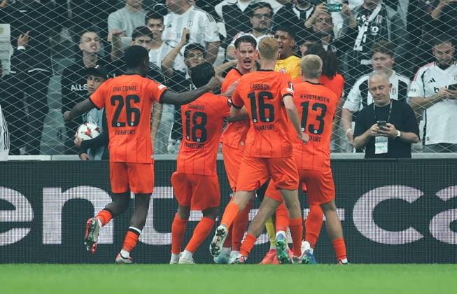 03 10 2024, Football UEFA Europa League, Besiktas JK Istanbul Eintracht Frankfurt, emonline, emspor, v l , Goalkeeper Kaua Kaua Morais Vieira Dos Santos Eintracht Frankfurt is celebrated by his teammates after Ciro Immobile Besiktas JKs saved penalty DFL DFB REGULATIONS PROHIBIT ANY USE OF PHOTOGRAPHS AS IMAGE SEQUENCES AND OR QUASI VIDEO xdcx Copyright: HMBxMedia