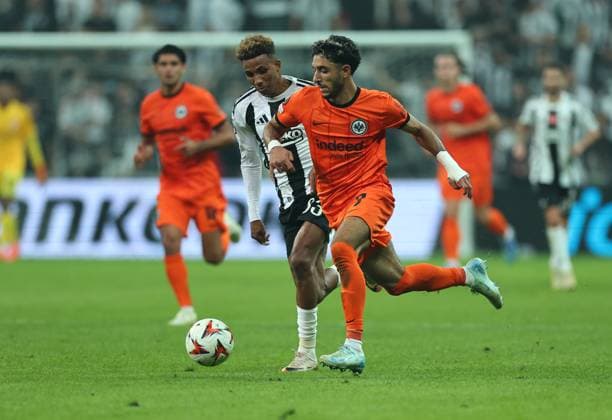 03 10 2024, Football UEFA Europa League, Besiktas JK Istanbul Eintracht Frankfurt, emonline, emspor, v l , Gedson Fernandes Besiktas JK , Omar Marmoush Eintracht Frankfurt DFL DFB REGULATIONS PROHIBIT ANY USE OF PHOTOGRAPHS AS IMAGE SEQUENCES AND OR QUASI VIDEO xdcx Copyright: HMBxMedia