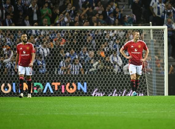 Matthijs de Ligt of Manchester United, ManU looks dejected after Samu Omorodion of Porto FC scored to make it 3-2 Porto v Manchester United, UEFA Europa League, Group Stage, Football, Estadio do Dragao, Porto, Portugal, 03 Oct 2024 EDITORIAL USE ONLY No use with unauthorised audio, video, data, fixture lists, club league logos or live services. Online in-match use limited to 120 images, no video emulation. No use in betting, games or single club league player publications. Copyright: xZedxJameson Shutterstockx 14750815ex