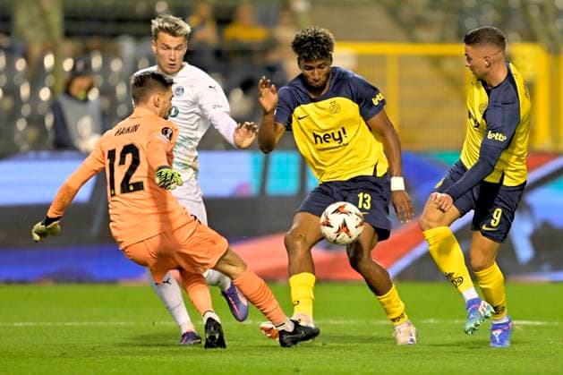 Royale Union Saint-Gilloise v FK Bodo Glimt - UEFA Europa League BRUSSELS, BELGIUM - OCTOBER 03 : Rodriguez Cortez Kevin Jose forward of Royale Union Saint-Gilloise battles for the ball with Nikita Haikin goalkeeper of FK Bodo Glimt during the UEFA Europa League phase matchday 2 match between Royale Union Saint-Gilloise and FK Bodo Glimt on October 3, 2024 in Brussels, Belgium, 03 10 2024 Brussels Belgium  Copyright: xSesx