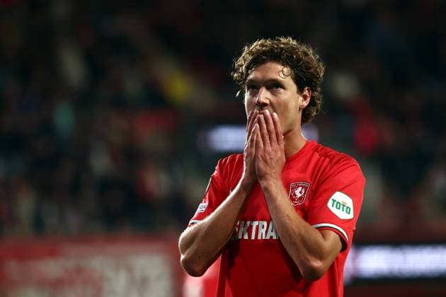 ENSCHEDE - Sam Lammers of FC Twente reacts during the UEFA Europa League match between FC Twente and Fenerbahce at Stadion De Grolsch Veste on Oct. 3, 2024 in Enschede, Netherlands. ANP VINCENT JANNINK UEFA Europa League match day 2 2024 25 xVIxANPxSportx xxANPxIVx 510028832 originalFilename: 510028832.jpg
