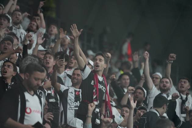 Fans of Besiktas during the UEFA Europa League 2024 25 League Phase MD2 match between Besiktas JK and Eintracht Frankfurt at Tupras Stadium on October 3, 2024 in Istanbul, Turkey. Istanbul Turkey Copyright: xSeskimphotox Besiktas-EFrankfurt-31024 (1)