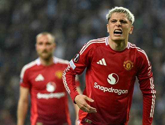 Alejandro Garnacho of Manchester United, ManU looks dejected Porto v Manchester United, UEFA Europa League, Group Stage, Football, Estadio do Dragao, Porto, Portugal, 03 Oct 2024 EDITORIAL USE ONLY No use with unauthorised audio, video, data, fixture lists, club league logos or live services. Online in-match use limited to 120 images, no video emulation. No use in betting, games or single club league player publications. Copyright: xZedxJameson Shutterstockx 14750815fl