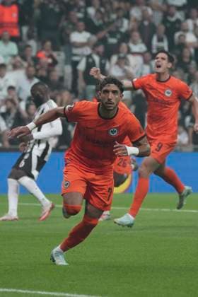 Omar Marmoush (7) of Eintracht Frankfurt celebrates after scoring the first goal of his team with teammates during the UEFA Europa League 2024 25 League Phase MD2 match between Besiktas JK and Eintracht Frankfurt at Tupras Stadium on October 3, 2024 in Istanbul, Turkey. Istanbul Turkey Copyright: xSeskimphotox Besiktas-EFrankfurt-31024 (25)