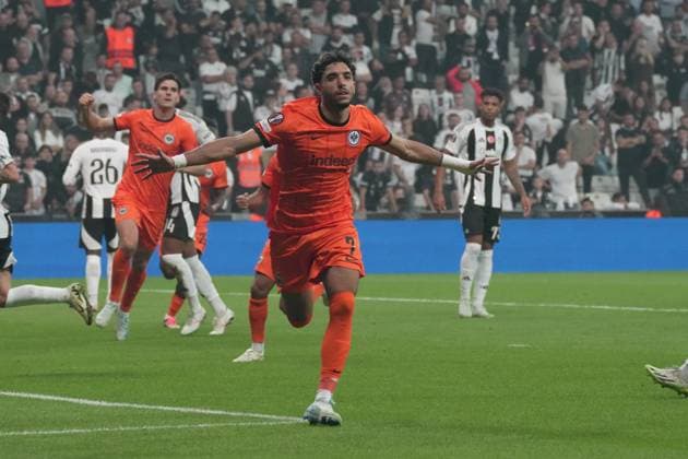 Omar Marmoush (7) of Eintracht Frankfurt celebrates after scoring the first goal of his team with teammates during the UEFA Europa League 2024 25 League Phase MD2 match between Besiktas JK and Eintracht Frankfurt at Tupras Stadium on October 3, 2024 in Istanbul, Turkey. Istanbul Turkey Copyright: xSeskimphotox Besiktas-EFrankfurt-31024 (26)