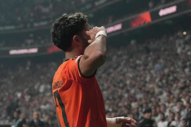 Omar Marmoush (7) of Eintracht Frankfurt celebrates after scoring the first goal of his team with teammates during the UEFA Europa League 2024 25 League Phase MD2 match between Besiktas JK and Eintracht Frankfurt at Tupras Stadium on October 3, 2024 in Istanbul, Turkey. Istanbul Turkey Copyright: xSeskimphotox Besiktas-EFrankfurt-31024 (31)