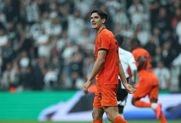 03 10 2024, Football UEFA Europa League, Besiktas JK Istanbul Eintracht Frankfurt, emonline, emspor, v l , Igor Matanovic Eintracht Frankfurt , enttaeuscht, enttaeuscht schauend, dissapointed, traurig, frustiert, frustiert, gefrustet DFL DFB REGULATIONS PROHIBIT ANY USE OF PHOTOGRAPHS AS IMAGE SEQUENCES AND OR QUASI VIDEO xdcx Copyright: HMBxMedia