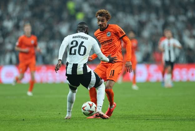 03 10 2024, Football UEFA Europa League, Besiktas JK Istanbul Eintracht Frankfurt, emonline, emspor, v l , Arthur Masuaku Besiktas JK , Hugo Ekitike Eintracht Frankfurt DFL DFB REGULATIONS PROHIBIT ANY USE OF PHOTOGRAPHS AS IMAGE SEQUENCES AND OR QUASI VIDEO xdcx Copyright: HMBxMedia