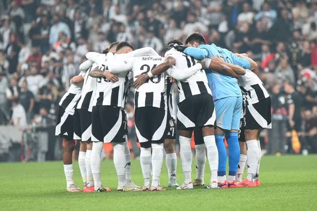 Players of Besiktas at the opening ceremony before the UEFA Europa League 2024 25 League Phase MD2 match between Besiktas JK and Eintracht Frankfurt at Tupras Stadium on October 3, 2024 in Istanbul, Turkey. Istanbul Turkey Copyright: xSeskimphotox Besiktas-EFrankfurt-31024 (48)