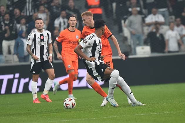 Felix Uduokhai of Besiktas and Hugo Larsson (16) of Eintracht Frankfurt during the UEFA Europa League 2024 25 League Phase MD2 match between Besiktas JK and Eintracht Frankfurt at Tupras Stadium on October 3, 2024 in Istanbul, Turkey. Istanbul Turkey Copyright: xSeskimphotox Besiktas-EFrankfurt-31024 (52)