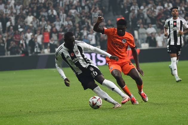 Arthur Masuaku (L) of Besiktas and Eric Dina of Eintracht Frankfurt during the UEFA Europa League 2024 25 League Phase MD2 match between Besiktas JK and Eintracht Frankfurt at Tupras Stadium on October 3, 2024 in Istanbul, Turkey. Istanbul Turkey Copyright: xSeskimphotox Besiktas-EFrankfurt-31024 (54)