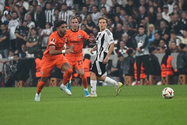Jonas Svensson (R) of Besiktas and Mario Gotze of Eintracht Frankfurt during the UEFA Europa League 2024 25 League Phase MD2 match between Besiktas JK and Eintracht Frankfurt at Tupras Stadium on October 3, 2024 in Istanbul, Turkey. Istanbul Turkey Copyright: xSeskimphotox Besiktas-EFrankfurt-31024 (69)