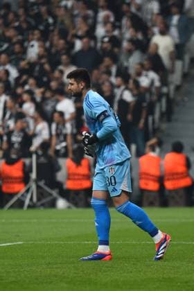 Goalkeeper Ersin Destanoglu of Besiktas during the UEFA Europa League 2024 25 League Phase MD2 match between Besiktas JK and Eintracht Frankfurt at Tupras Stadium on October 3, 2024 in Istanbul, Turkey. Istanbul Turkey Copyright: xSeskimphotox Besiktas-EFrankfurt-31024 (74)