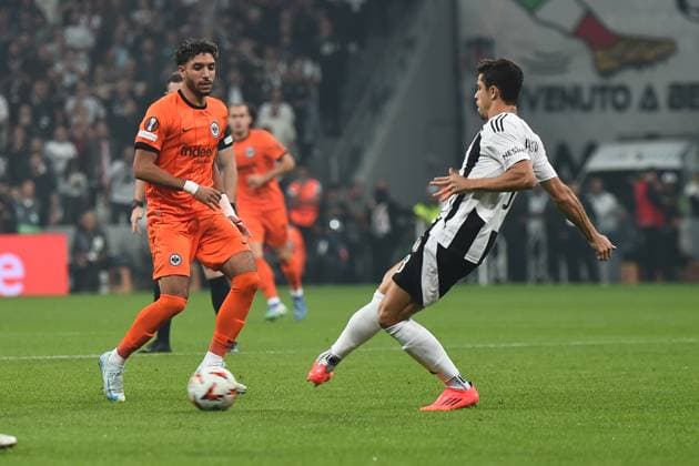 Gabriel Paulista of Besiktas and Omar Marmoush (L) of Eintracht Frankfurt during the UEFA Europa League 2024 25 League Phase MD2 match between Besiktas JK and Eintracht Frankfurt at Tupras Stadium on October 3, 2024 in Istanbul, Turkey. Istanbul Turkey Copyright: xSeskimphotox Besiktas-EFrankfurt-31024 (63)