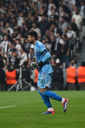 Goalkeeper Ersin Destanoglu of Besiktas during the UEFA Europa League 2024 25 League Phase MD2 match between Besiktas JK and Eintracht Frankfurt at Tupras Stadium on October 3, 2024 in Istanbul, Turkey. Istanbul Turkey Copyright: xSeskimphotox Besiktas-EFrankfurt-31024 (75)
