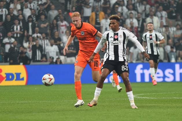 Gedson Fernandes (83) of Besiktas and Hugo Larsson (16) of Eintracht Frankfurt during the UEFA Europa League 2024 25 League Phase MD2 match between Besiktas JK and Eintracht Frankfurt at Tupras Stadium on October 3, 2024 in Istanbul, Turkey. Istanbul Turkey Copyright: xSeskimphotox Besiktas-EFrankfurt-31024 (80)