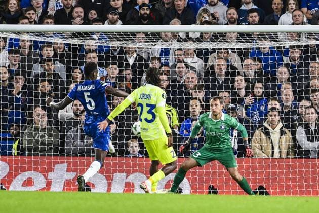 Gent s goalkeeper Davy Roef pictured in action during a soccer match between British team Chelsea FC and Belgian team KAA Gent, Thursday 03 October 2024 in London, for the opening day of the UEFA Conference League tournament. TOM GOYVAERTS TomxGoyvaerts  x101884532x