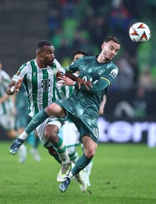 James Maddison of Tottenham Hotspur battles with Habib Maiga of Ferencvaros Ferencvaros v Tottenham Hotspur, UEFA Europa League, Group Stage, Football, Groupama Arena, Budapest, Hungary, 03 Oct 2024 EDITORIAL USE ONLY No use with unauthorised audio, video, data, fixture lists, club league logos or live services. Online in-match use limited to 120 images, no video emulation. No use in betting, games or single club league player publications.  Copyright: xMichaelxZemanek Shutterstockx 14750796cd