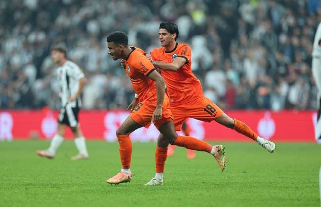 03 10 2024, Football UEFA Europa League, Besiktas JK Istanbul Eintracht Frankfurt, emonline, emspor, v l , Goal celebration to 0 3 by Ansgar Knauff Eintracht Frankfurt , Mahmoud Dahoud Eintracht Frankfurt , Goal celebration, celebrate the goal DFL DFB REGULATIONS PROHIBIT ANY USE OF PHOTOGRAPHS AS IMAGE SEQUENCES AND OR QUASI VIDEO xdcx Copyright: HMBxMedia