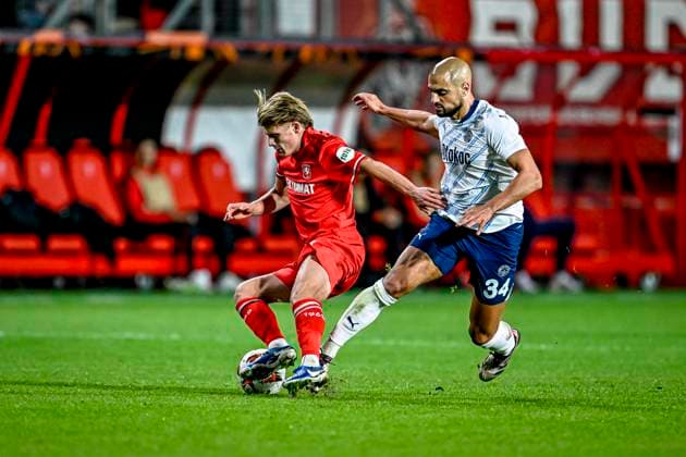 FC Twente midfielder Sem Steijn, Fenerbahce midfielder Sofyan Amrabat, during the match Twente Fenerbahce at the Grolsch Veste for the UEFA Europa League League League phase Matchday 2 season 2024 2025 in ENSCHEDE, Netherlands on 3 october 2024, photo by Stefan Koops EYE4images DeFodi Images Defodi 746 192543 Defodi-746